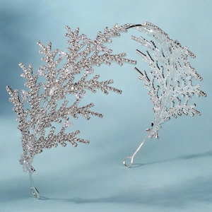 Couronne de mariée de luxe argentée avec motifs de branches et cristaux marquise