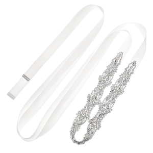 Ceinture de mariée élégante avec cristaux de strass étincelants sur ruban de satin blanc pur