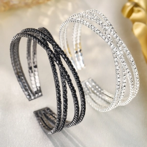 Élégant Bracelet Jonc en Alliage avec Strass Pavé pour Femme Design Croisé Cristal Scintillant Bijoux de Mode Soirée