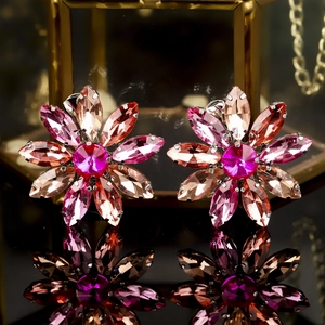 Elegante haarspelden met kleurrijke kristallen bloemen in roze en champagne strass