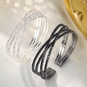 Bracelet jonc ouvert à double rangée croisée avec cristaux étincelants argent et noir