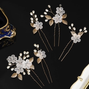 Elegant 5-piece floral bridal hair pin set with white petals, pearls and gold leaves