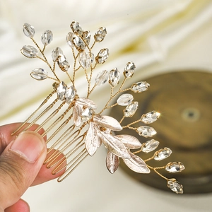 Handgefertigter Braut-Haarkamm mit Golddraht, Kristallen und Blättern für Hochzeiten
