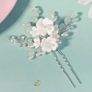 Handmade bridal U-shaped hair pins with white clay flowers and pearls on mint background