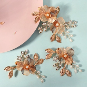 Lot de 3 barrettes à fleurs dorées faites à la main avec perles et feuilles en strass