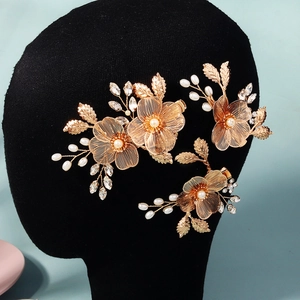 Ensemble de barrettes à fleurs dorées faites main avec perles et cristaux pour mariage
