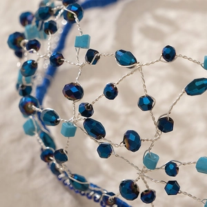 Serre-tête de mariée fait main avec cristaux bleu foncé et perles turquoise carrées