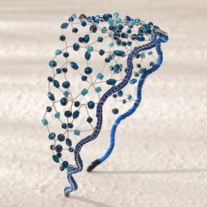 Serre-tête de mariée exquis en cristal bleu avec perles faites main et base en velours