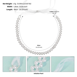Détails de trois rangées de perles d'imitation avec un nœud élégant en ruban de mousseline
