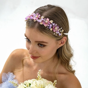 Rosa und lila Acryl Blumen Haarband mit goldenen Blättern und Perlen für Hochzeiten
