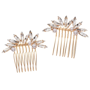 Eleganter goldener Braut-Haarkamm mit Marquise-Kristallen und weißen Perlen auf Weiß