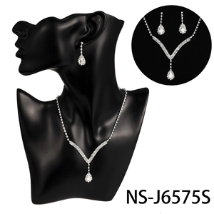 Elegant bridal jewelry set with pear-shaped rhinestone necklace and drop earrings