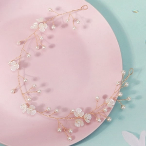 Cerchietto da sposa fatto a mano con filo dorato, fiori bianchi e perle per capelli