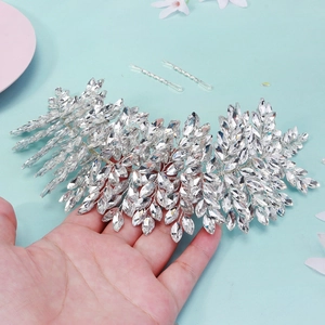 Détail du bandeau de mariée argenté fait main avec cristaux marquises étincelants