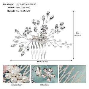 Detail von 13cm silbernem Brauthaarkamm mit Imitationsperlen und glänzenden Strasssteinen