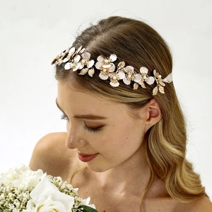 Diadema Nupcial Floral Hecha a Mano de Aleación de Oro Hoja de Metal Perla Artificial Mujer Romántica Elegante Tocado de Boda Bohemio Accesorios para el Cabello de Fiesta