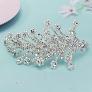 Peigne à cheveux de mariage élégant avec feuilles argentées, strass et perles blanches