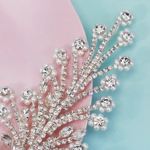 Bandeau mariée élégant feuilles de perles et diamants sur fil d'argent tissé