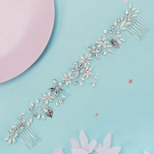 Serre-tête de mariée avec perles blanches et strass brillants pour coiffures de mariage