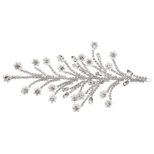 Accessoire cheveux mariée avec feuilles argentées, strass et perles sur fond blanc pur