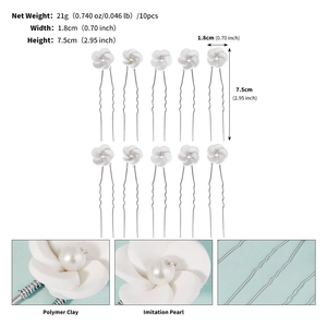 Détails macro d'épingles à cheveux de mariée avec fleurs en argile polymère et perles