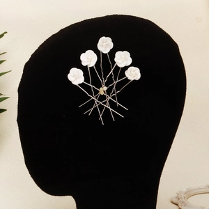 Lot de 5 épingles à cheveux de mariée avec fleurs blanches en argile et perles sur pics