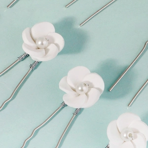 Set d'épingles à cheveux de mariée avec fleurs en argile blanche et perles pour mariage