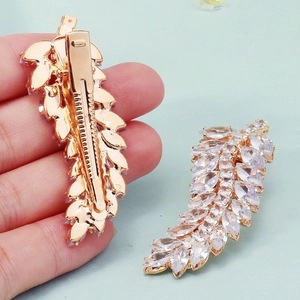 Barrette à cheveux en forme de feuille avec zircons et pierres taille marquise