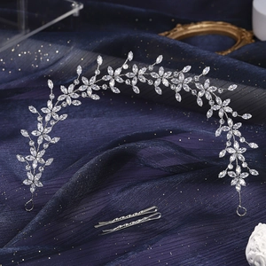 Cerchietto da sposa lussuoso con fiori in lega d'argento e cristalli di zirconia