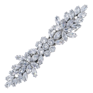Barrette à cheveux fleurs en zircone étincelante avec base en métal argenté et strass