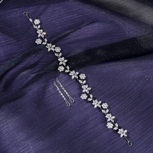 Bandeau de mariée étincelant avec fleurs en cristal et pinces à cheveux argentées