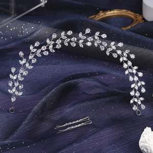 Tiara da sposa in argento con zirconi a marquise e a goccia su raso blu scuro