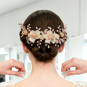 Handmade Bridal Hair Combs White Resin Flower Artificial Pearl Rhinestone Gold Leaf Wedding Hair Accessory For Women Bridesmaid Jewelry