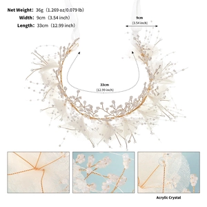 Détail du bandeau mariée avec pétales de tulle, perles et dimensions 33x9cm
