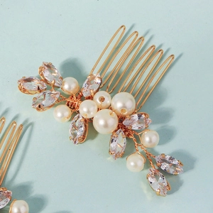 Eleganter Brauthaarkamm mit Perlen und Marquise-Zirkonia im romantischen Rankendesign