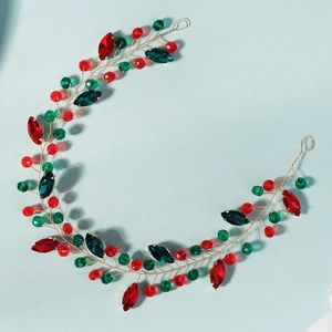 Détail de la vigne de cheveux en cristal rouge et vert avec fil doré de Noël