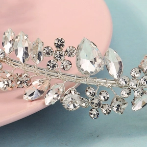 Serre-tête étincelant en strass et feuilles de cristal pour mariages et coiffures élégantes