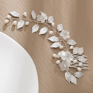 Peigne à cheveux élégant avec fleurs argentées, feuilles, perles et strass pour mariée