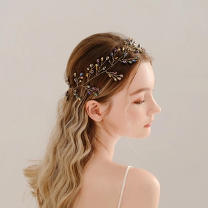 Bandeau de mariée vintage élégant avec fils dorés et perles de cristal aurore en vigne
