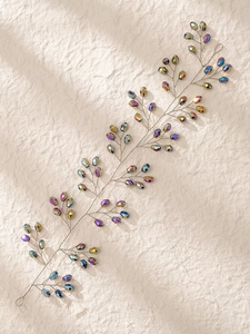 Détails de la vigne de cheveux de mariée argentée faite main avec des perles de cristal AB