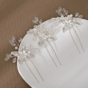 Exquisites Braut-Haarnadel-Set mit silbernen Blättern, handgefertigten Perlen und Strassblumen