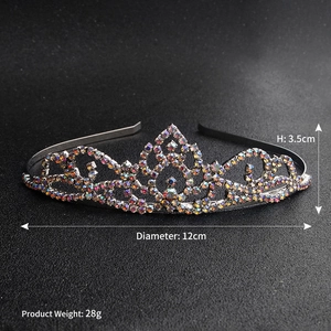 Detalle de las dimensiones de la tiara de princesa para niña con diamantes de colores