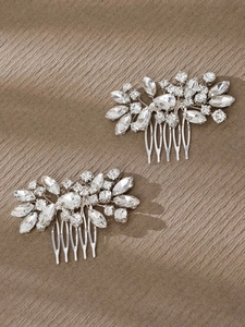 Détail du lot de peignes à cheveux de mariée avec strass étincelants en forme de marquise