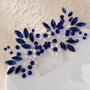 Peigne à cheveux de mariée avec cristaux bleus, perles blanches et tissage floral