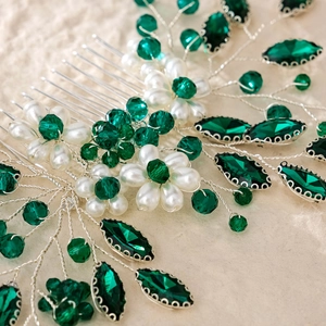 Elegant emerald crystal and pearl bridal hair comb with silver wire weaving