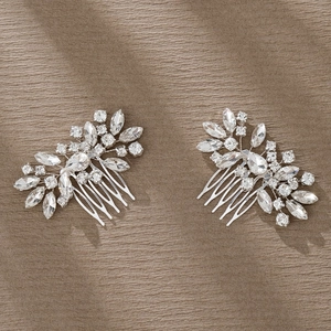 Ensemble de peignes à cheveux de mariée avec strass scintillants sur tissu sombre