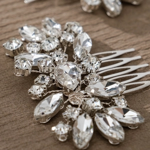 Peigne à cheveux de mariée argenté élégant avec strass multifacettes pour coiffure de mariage