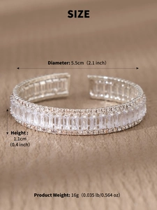 Detailoverzicht van de bruidsarmband met afmetingen en baguette geslepen strass