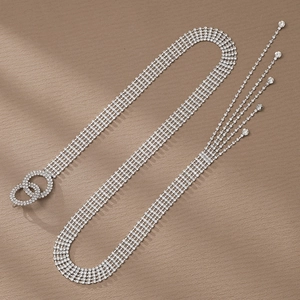 Lussuosa catena in vita con strass a cinque file di cristalli e dettagli di frange eleganti