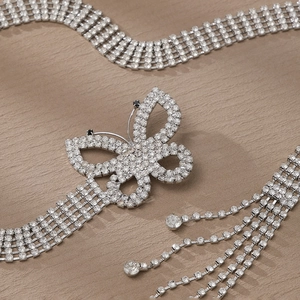 Elegante cintura a farfalla in cristallo argento con nappe in strass e catena regolabile